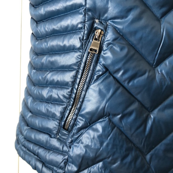 NWOT Calvin Klein Women’s Premium Down Zippered Vest with Headphone access, XL - Picture 4 of 11